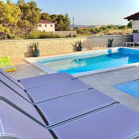 Villa Victoria Kaštel Novi