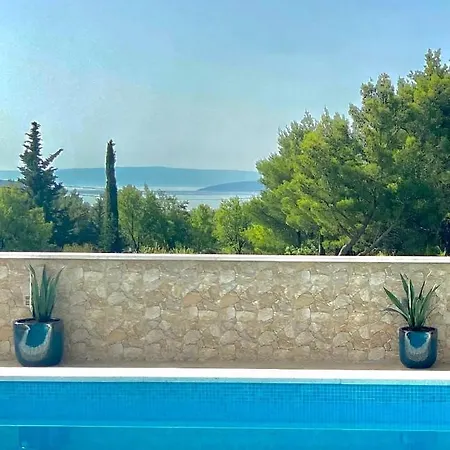 Victoria Kaštel Novi