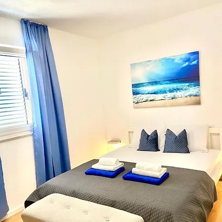 Victoria * Kaštel Novi