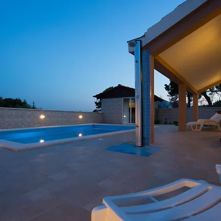 Villa Victoria Kaštel Novi